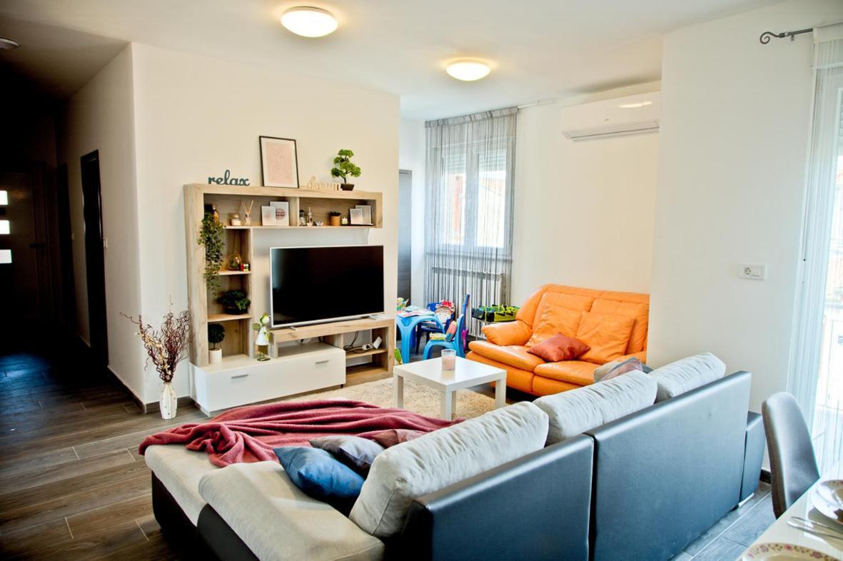 Apartment Kris Pula Exteriör bild