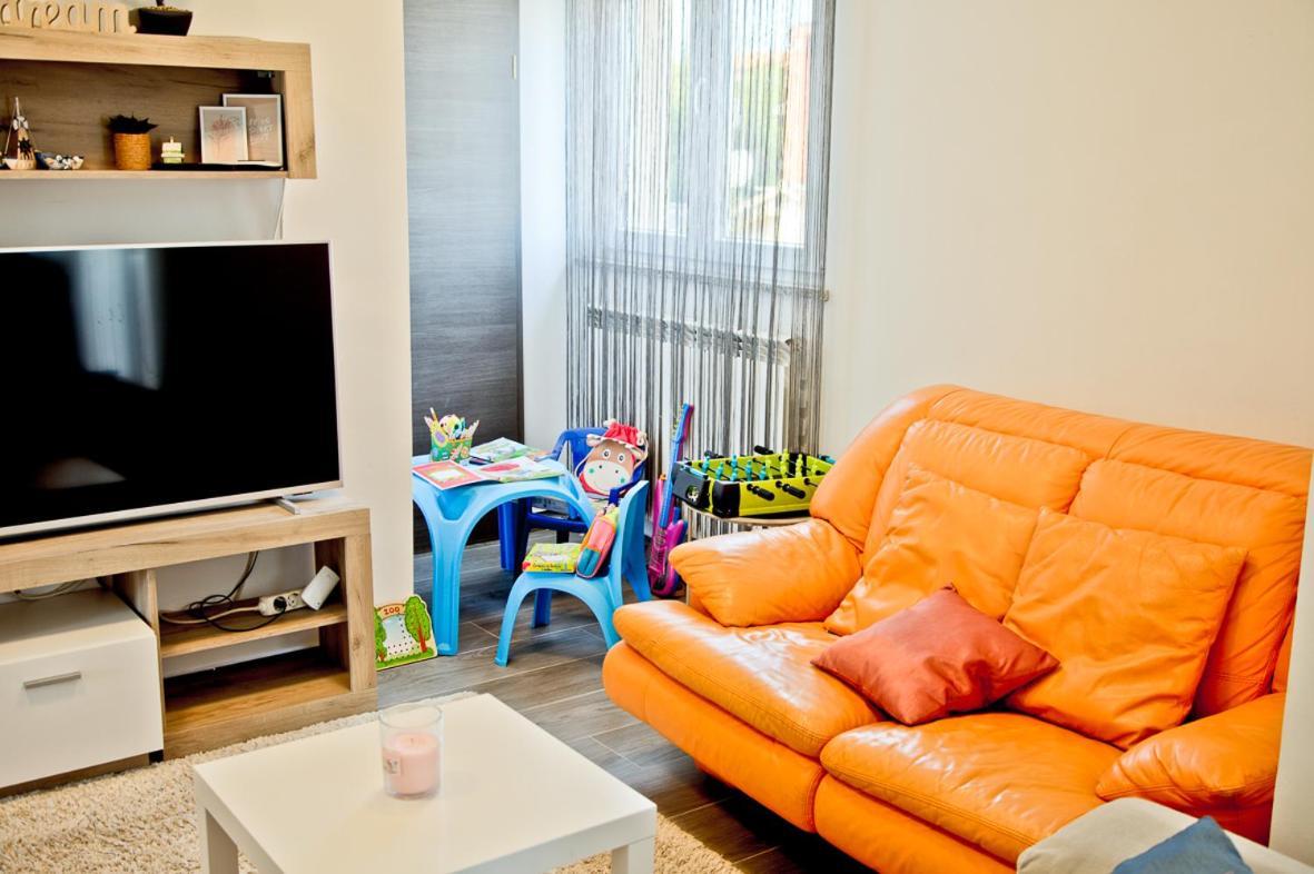 Apartment Kris Pula Exteriör bild